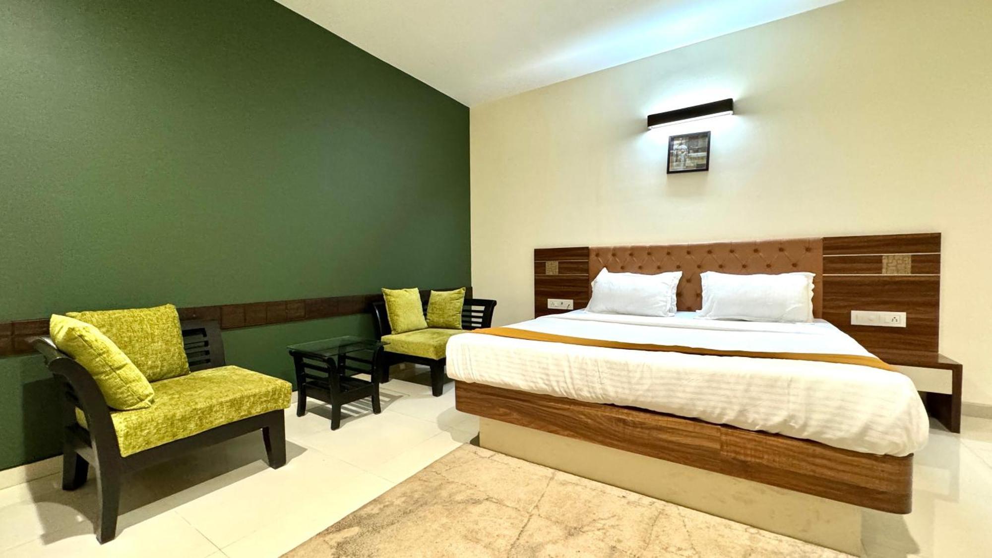 Hotel Sadhana Executive Dapoli Exterior photo